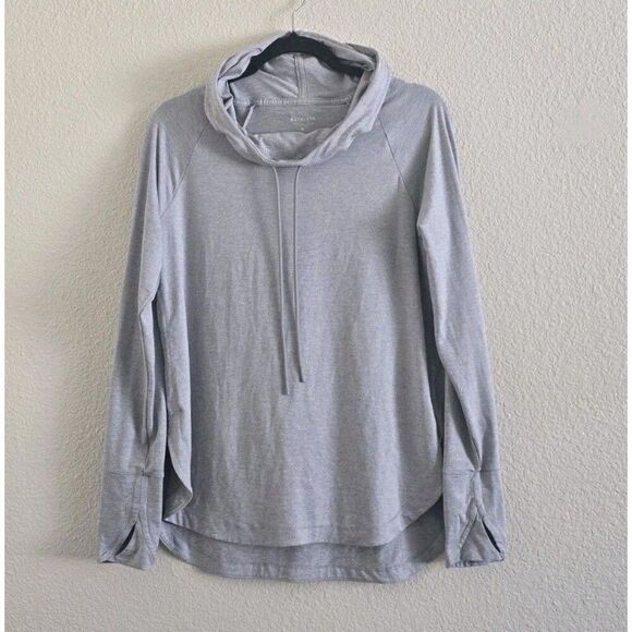 Athleta Uptempo Hoodie Sweatshirt Gray Size M Thumbholes Curve Hem Lightweight - Picture 9 of 9